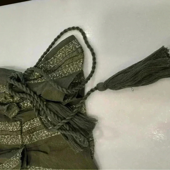 MISA Los Angeles green w metallic stripe short sleeve ruffle blouse size XS - Picture 9 of 12